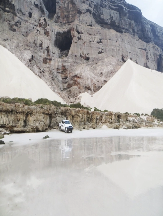 الرحلة سياحية حصرية لليمنيين الى اجمل جزر العالم سقطرى (6 أشخاص)